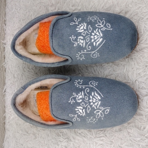 The Vermont Country Store Blue Suede Leather Floral Embroidered Slip On Slipper - Picture 2 of 16